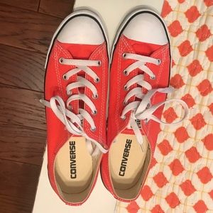 Red converse size 8